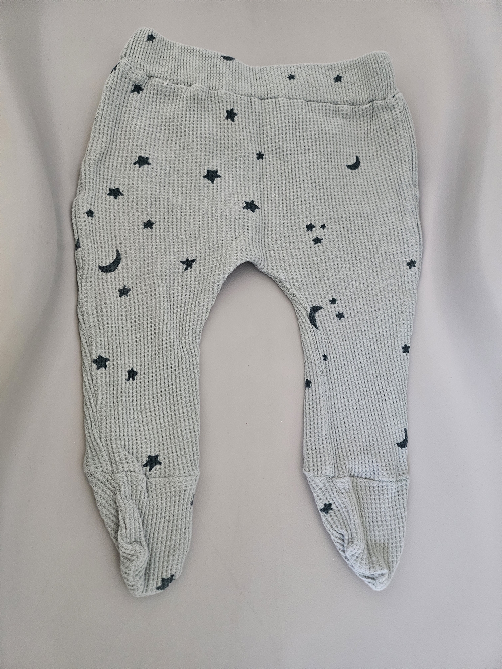 kate quinn Light Gray Waffle Footie Pants - Star & Moon Print